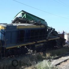 Опрокинувшиеся вагоны едва не раздавили жилой дом Опрокинувшиеся вагоны едва не раздавили жилой дом