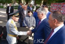 Аким ЮКО Бейбут Атамкулов поздравил пожилых людей с праздником Аким ЮКО Бейбут Атамкулов поздравил пожилых людей с праздником