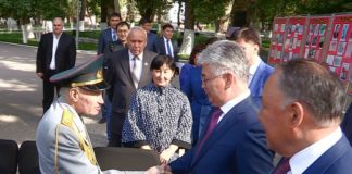 Аким ЮКО Бейбут Атамкулов поздравил пожилых людей с праздником Аким ЮКО Бейбут Атамкулов поздравил пожилых людей с праздником