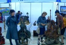 Прикладники со всего Казахстана поборолись в Шымкенте за звание лучшего "Нар кобыз" выполненный из цельного куска дерева поражает своей красотой