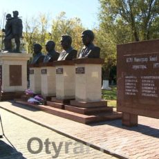 Свой день рождения Отырарский район и Кентау отметили с размахом В благодарность героям-горнякам, на проспекте Абая открылась аллея Шахтеров