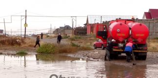 В Шымкенте из-за дождя затопило улицу