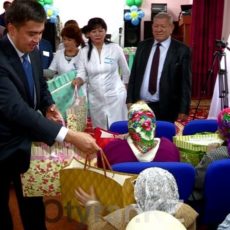Аким Шымкента поздравил постояльцев дома престарелых с Днем города