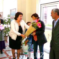 Сегодня в Шымкенте поздравляют самого юного и самого пожилого жителя