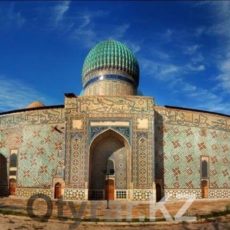 В Туркестане предложили запретить проезд на личном авто в историческом центре Мавзолей Ходжи Ахмеда Ясави