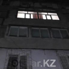 Подросток выпал из окна 4 этажа при невыясненных обстоятельствах