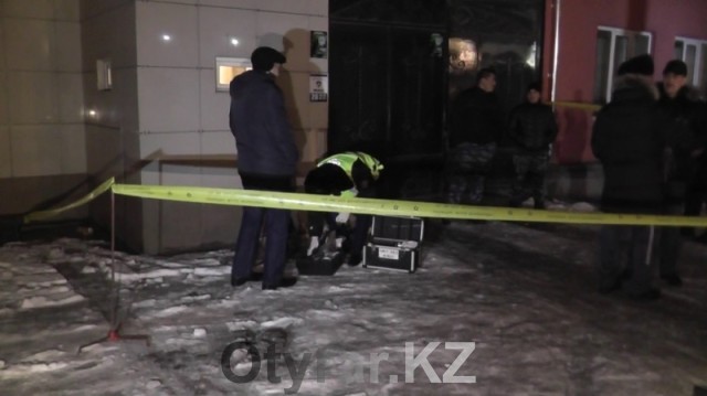 В Шымкенте неизвестный оставил муляж гранаты и ранил охранника гостиницы