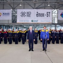 Нурсултан Назарбаев дал старт работе новой чулочно-носочной фабрики в ЮКО