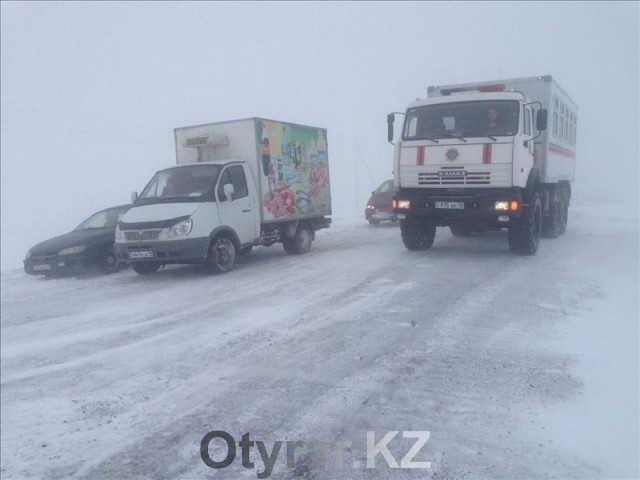 Шымкентские спасатели за сутки вызволили из снежного плена более двадцати человек
