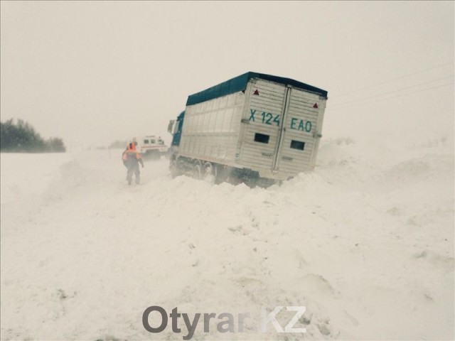 Шымкентские спасатели за сутки вызволили из снежного плена более двадцати человек