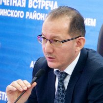 Аким Енбекшинского района: проблемы решаются в порядке очереди