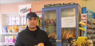 В шымкентском магазине по пятницам раздают бесплатный хлеб