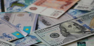 C 1 февраля увеличивается разница между курсом покупки и продажи валюты