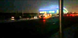 Неосторожный водитель снес ограждение на проспекте Кунаева