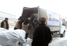 70 бедным семьям в Шымкенте раздали по две тонны угля