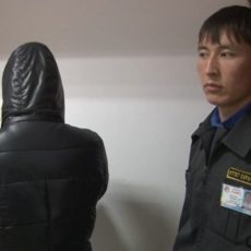 В Шымкенте молодая девушка задержана при попытке кражи джинсов В Шымкенте молодая девушка задержана при попытке кражи джинсов