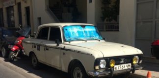 Советский «Москвич» с чимкентскими номерами ждет хозяина в Греции