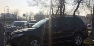 В Шымкенте в ДТП пострадали две автомашины и дорожное ограждение В Шымкенте в ДТП пострадали две автомашины и дорожное ограждение