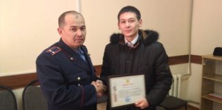 Аким Шымкента поблагодарил участника «ОСА» за содействие в борьбе с беззаконием Аким Шымкента наградил участника «Общественного Союза Автомобилистов» благодарственным письмом