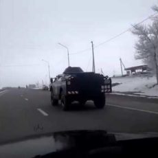 По улицам Шымкента «рассекает» БТР
