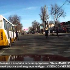 В Шымкенте водитель автобуса едва не сбил пешеходов