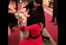 Драка за букет невесты на казахстанской свадьбе