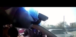 Заботливый шымкентский полицейский остановил водителя, чтобы узнать, как у него дела