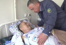 Шымкентские таможенники навестили спасенного мужчину в больнице