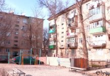 Семья Елеуовых собирается переезжать в новую квартиру