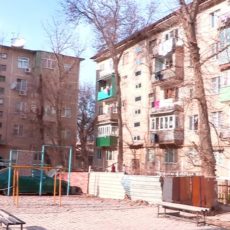 Семья Елеуовых собирается переезжать в новую квартиру