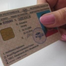 Казахстанцам могут разрешить не носить водительские удостоверения с собой