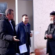 Жители домов, построенных на коллекторе, выставили акимату ультиматум Жители домов, построенных на коллекторе, выставили акимату ультиматум