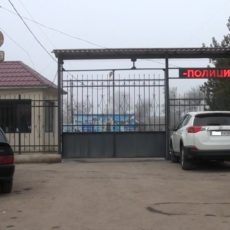 Полицейские ЮКО задержали совратителя малолетних девочек по горячим следам на снегу