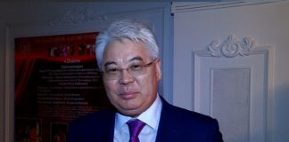 Бейбут Атамкулов рассказал, какой подарок приготовил своей супруге