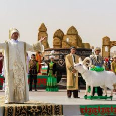 Наурыз в Шымкенте. Баран на колесиках