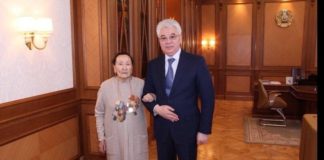 Бейбут Атамкулов встретился с народной артисткой Казахстана Айшой Абдуллиной