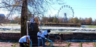 Жители Сайрама своими силами восстанавливают заброшенный парк