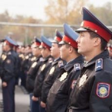 Сотрудники местной полиции вышли в рейд