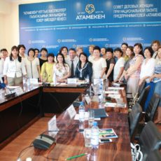 Алма Архабаева. Кандидат в депутаты. С коллективом