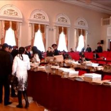 Избирательные участки получают бюллетени