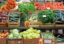 Цена на зелень и грибы сравнялась со стоимостью мяса