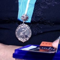 В Шымкенте вручили подвески «Кумис алка» многодетным матерям