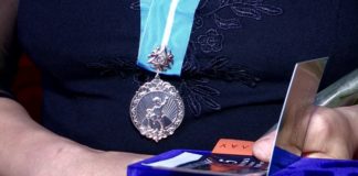 В Шымкенте вручили подвески «Кумис алка» многодетным матерям