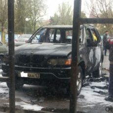 В Шымкенте полностью сгорел автомобиль BMW X5