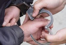 Работники сауны лишились свободы за организацию притонов в Шымкенте наручники, задержание