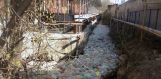 В Шымкенте текут мусорные реки