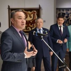 Шымкентцы преподносят подарки стране