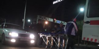 В Шымкенте молодая женщина бросилась под машину