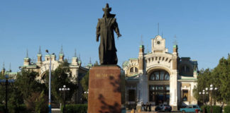 В Туркестане строят огромный микрорайон для социально незащищенных граждан