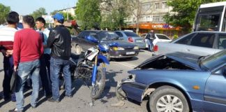 На открытии мотосезона в Шымкенте сбили мотоциклиста